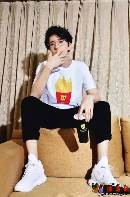 演员吉他谱-薛之谦-带着面具的小丑简谱